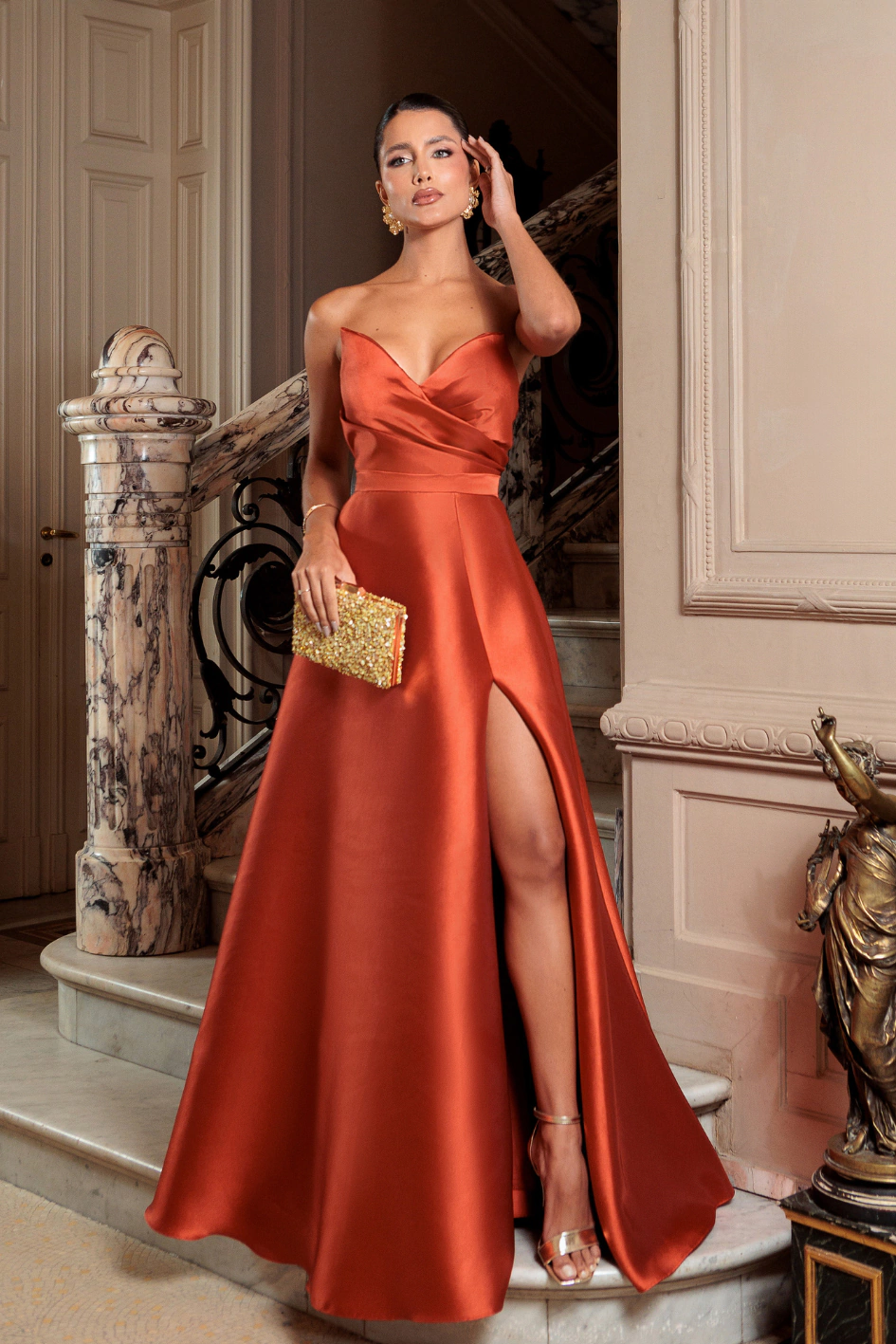 Casamento 2026: Por Que o Vestido Terracota é a Escolha Perfeita?