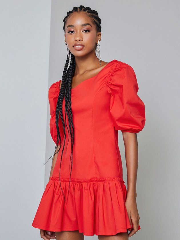 Vestido com mangas volumosas
