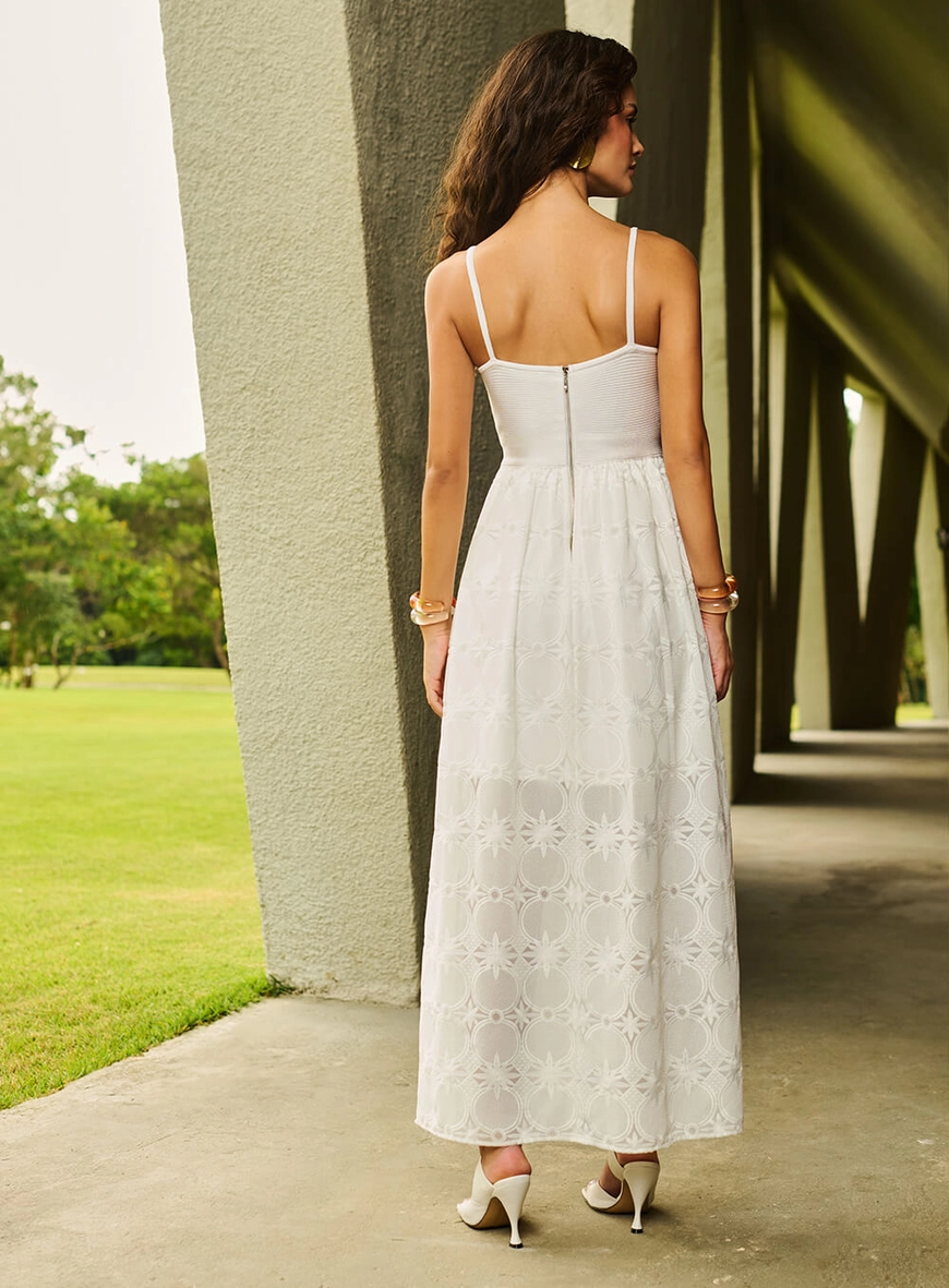 vestido midi branco com manga