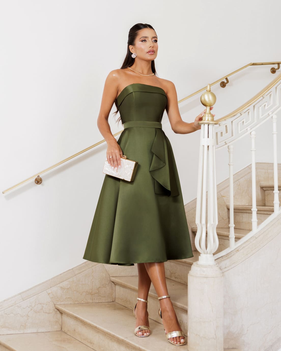 vestido midi para casamento vs vestido longo