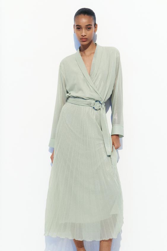 vestido plissado para baixinhas como usar