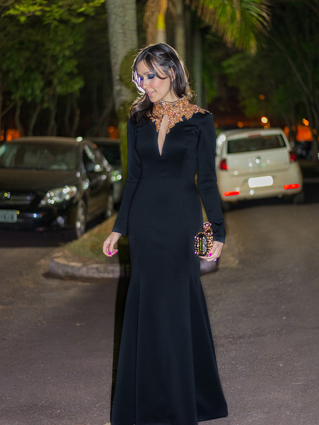 vestido preto longo corte reto