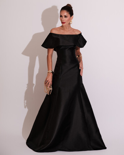vestido preto longo com paetê