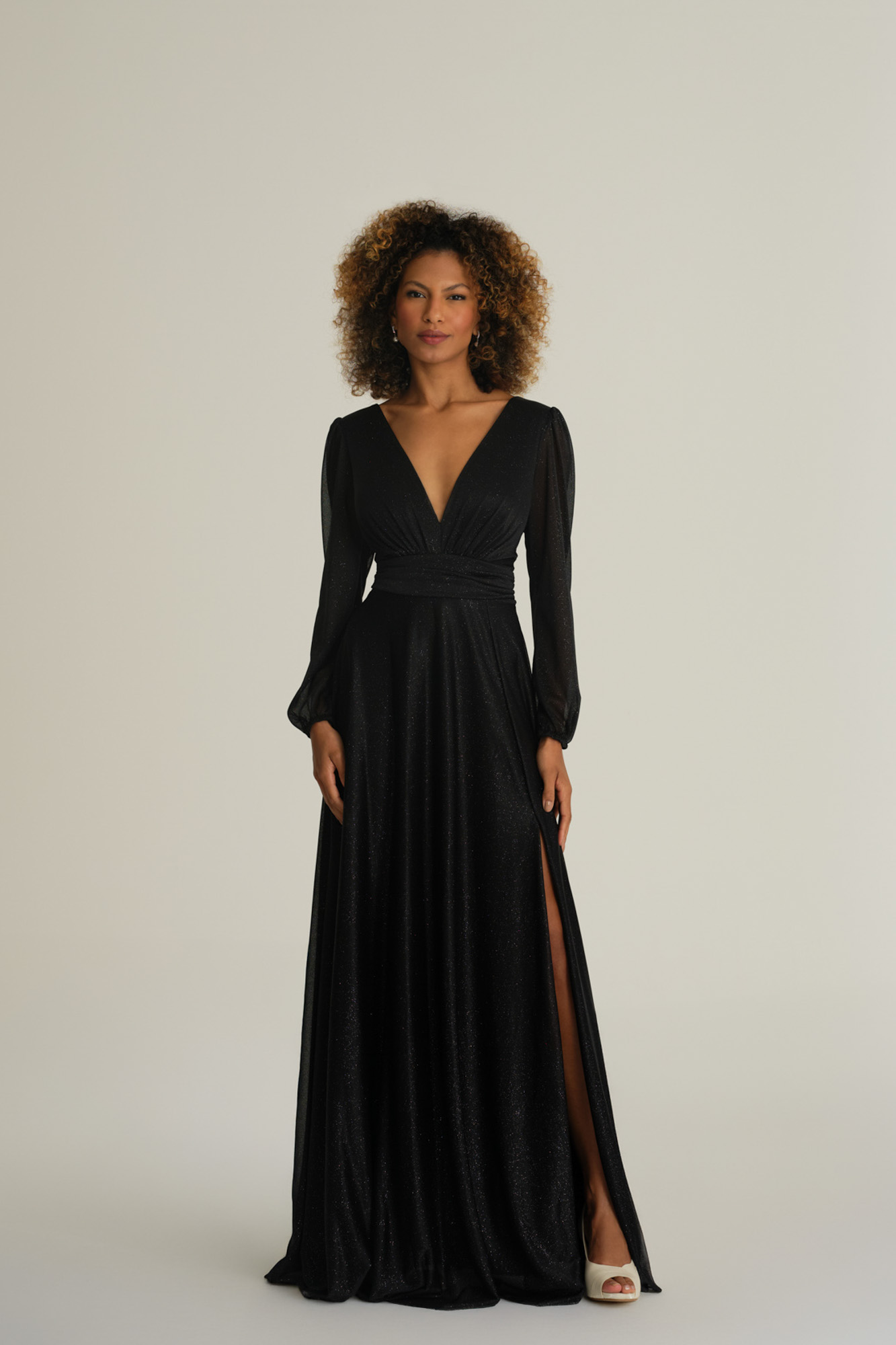 Vestido Daniela Longo Sereia Em Jersey Acetinado Com Capa E Faixa Preto