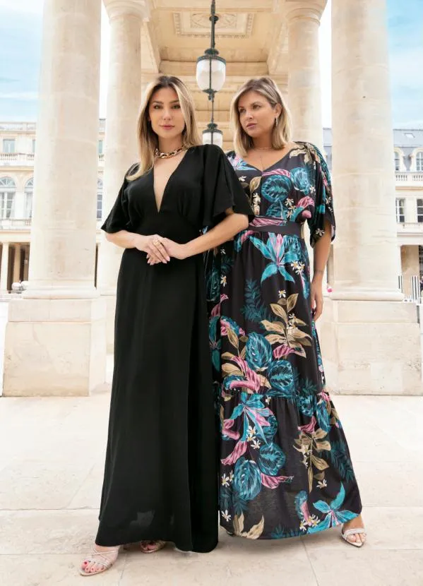 Vestido Longo em Cetim Preto Com Fenda