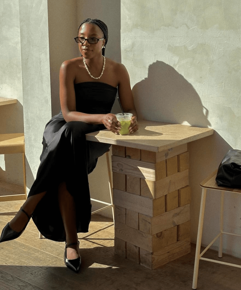 Vestido Longo em Cetim Preto Com Fenda