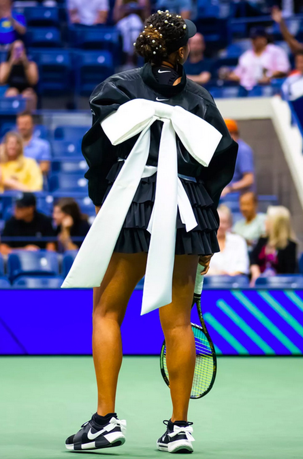 5 ideias de títulos:
1. Como escolher o vestido de tenista ideal para seu jogo.
2. As melhores marcas de vestidos para tênis e beach tennis em 2024.
3. Benefícios dos tecidos tecnológicos em roupas esportivas femininas.
4. Vestidos de tenista: conforto