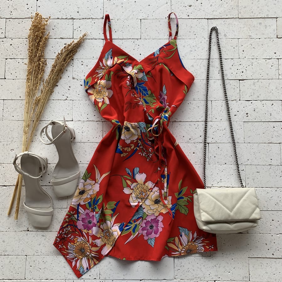 vestido vermelho curto colado