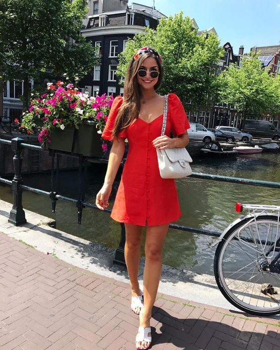 vestido vermelho curto com alças reguláveis