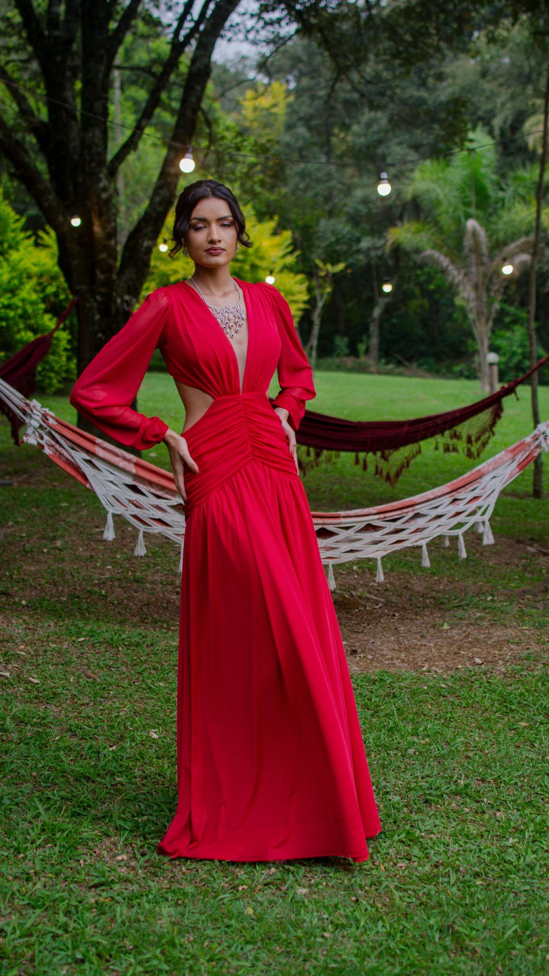 5 ideias de títulos:
1. O Poder do Vestido Vermelho de Manga Longa: Guia Completo de Estilo
2. Como Combinar seu Vestido Vermelho de Manga Longa: Dicas de Acessórios e Sapatos
3. Vestidos Vermelhos de Manga Longa: Modelos Ideais para Cada Ocasião
4. Onde Encontrar o Vestido Vermelho de Manga Longa Perfeito: Lojas e Marcas
5. Tendências de Vestidos Vermelhos de Manga Longa para Arrasar em Qualquer Evento