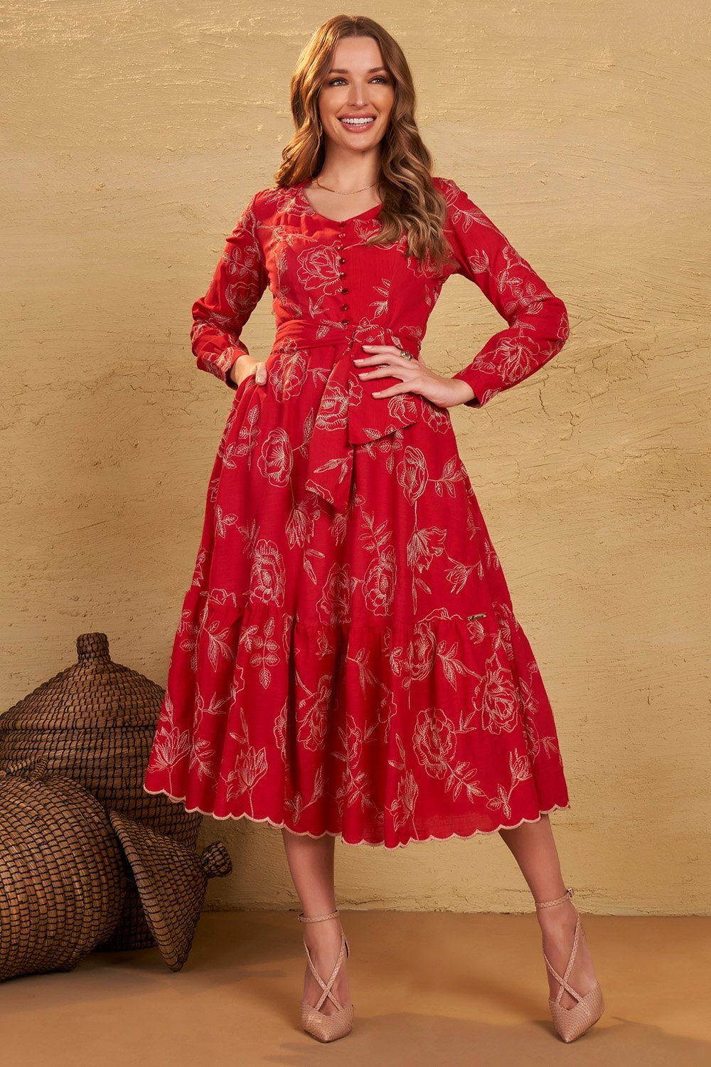 5 ideias de títulos:
1. O Poder do Vestido Vermelho de Manga Longa: Guia Completo de Estilo
2. Como Combinar seu Vestido Vermelho de Manga Longa: Dicas de Acessórios e Sapatos
3. Vestidos Vermelhos de Manga Longa: Modelos Ideais para Cada Ocasião
4. Onde Encontrar o Vestido Vermelho de Manga Longa Perfeito: Lojas e Marcas
5. Tendências de Vestidos Vermelhos de Manga Longa para Arrasar em Qualquer Evento