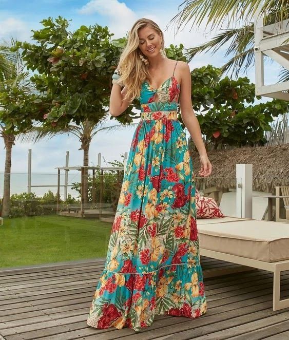 vestido longo com decote discreto