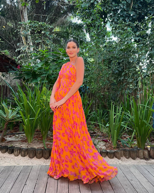 inspirações de vestidos florais para casamentos diurnos ao ar livre