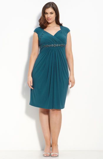 Decotes que valorizam o colo e disfarçam a barriga