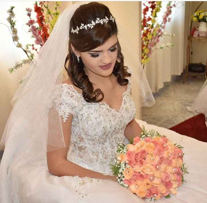 Grinaldas e Acessórios: O Que Combinar com Véu e Cabelo Solto?