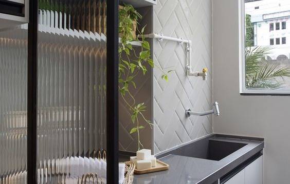 Quanto Custa o Vidro Canelado? Tabela de Preços por m² e Dicas para Economizar