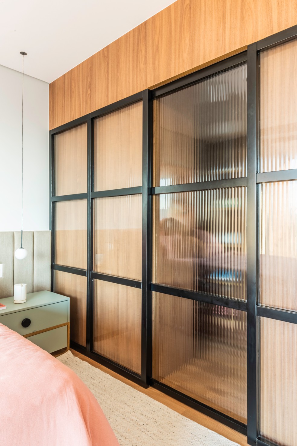 Vidro Canelado Temperado vs. Laminado: Qual a Melhor Escolha para Sua Casa?