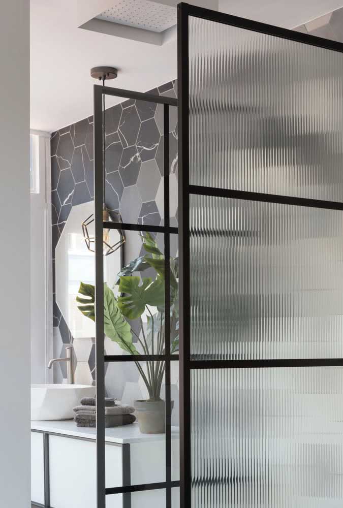 Vidro Canelado Temperado vs. Laminado: Qual a Melhor Escolha para Sua Casa?