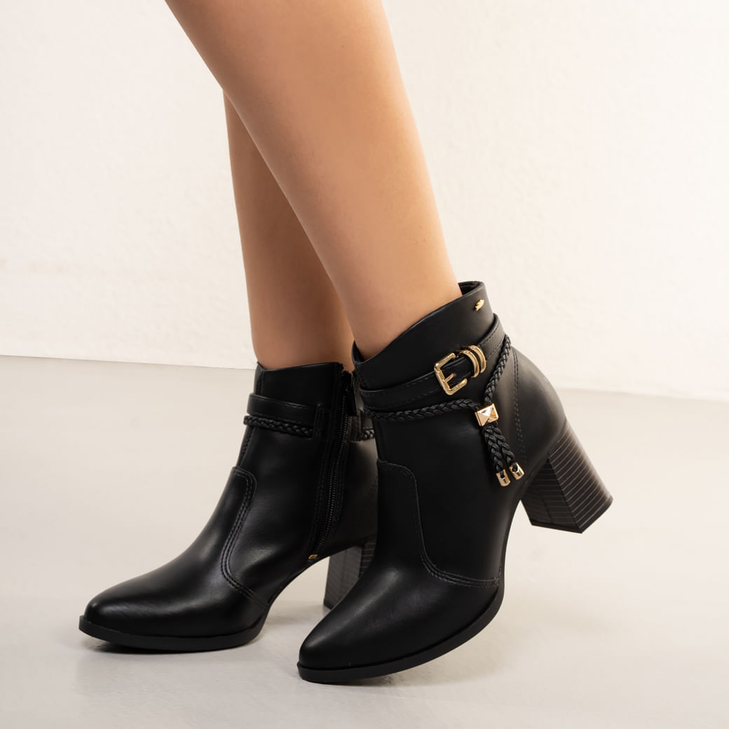 bota salto anabela