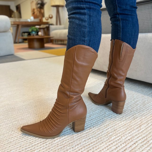 bota cano longo salto