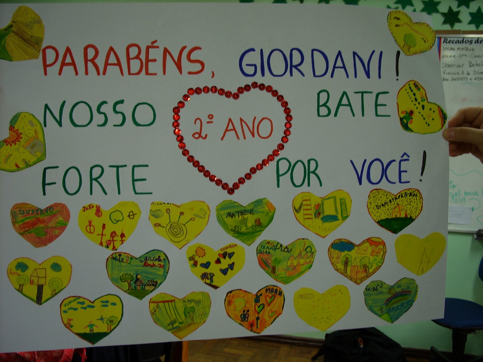 como fazer cartaz de aniversário da escola