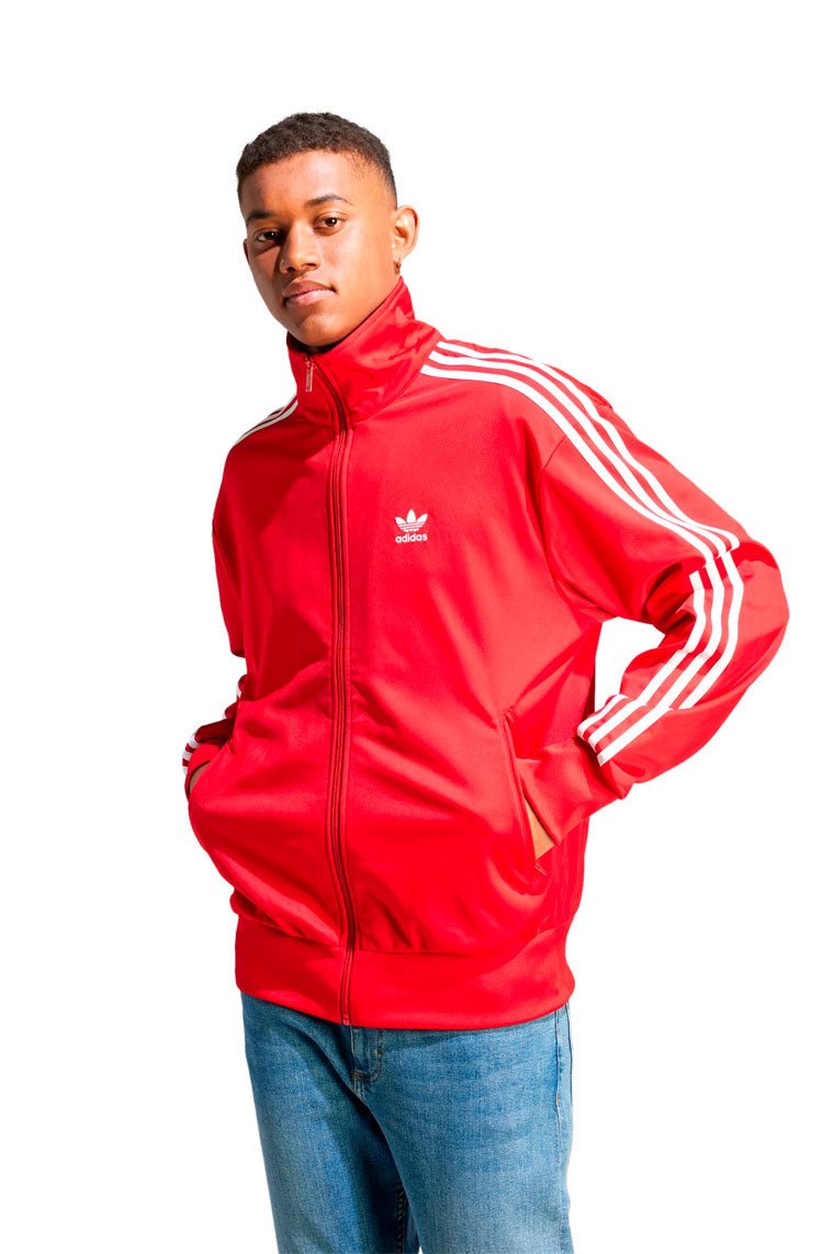 casaco vermelho com branco