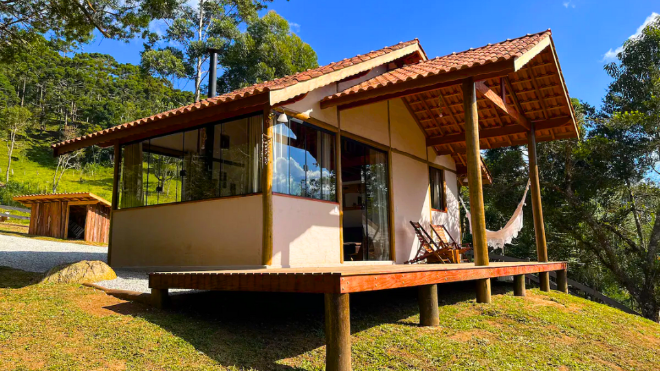 construção em lote com declive