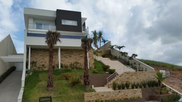 custo de construção em aclive