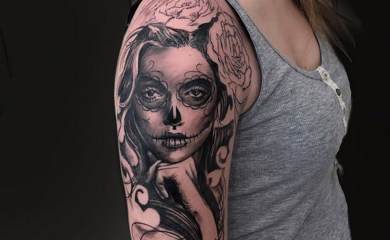 tatuagem Catrina com relógio