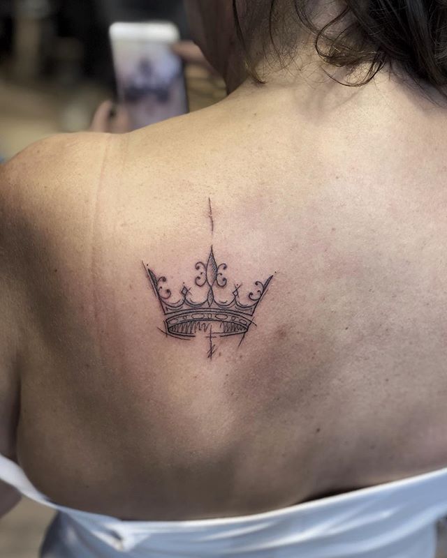 ideias de tatuagem coroa