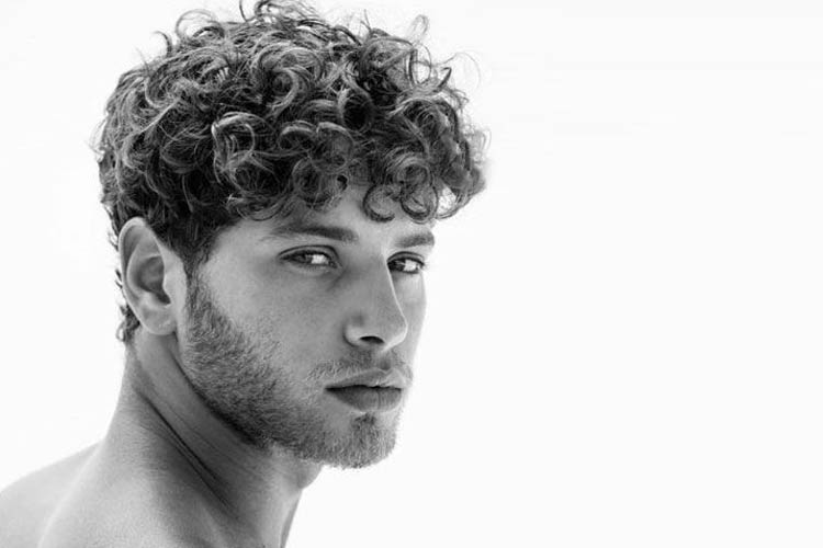 corte masculino cacheado volume