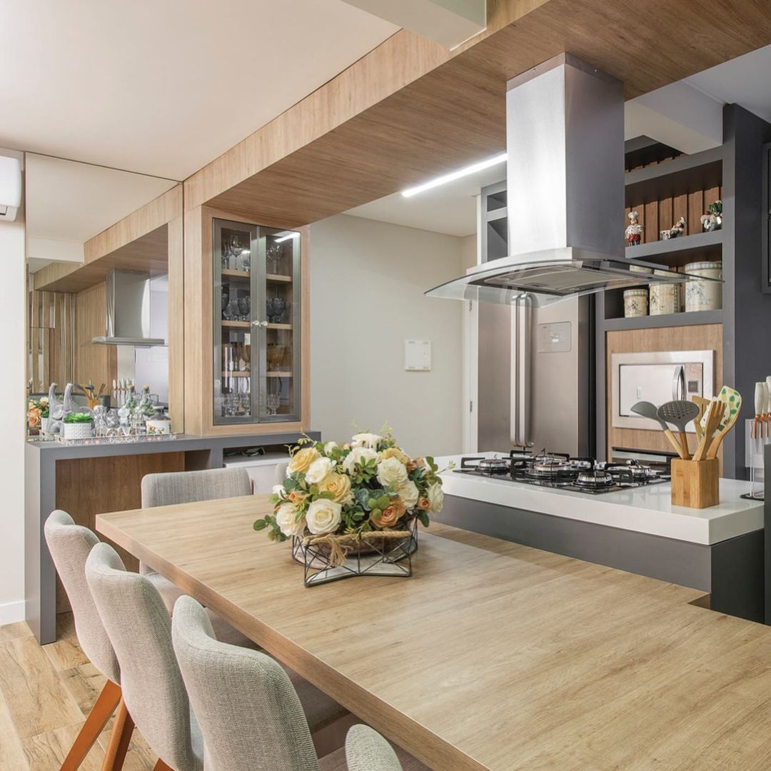 cozinha de canto com mesa