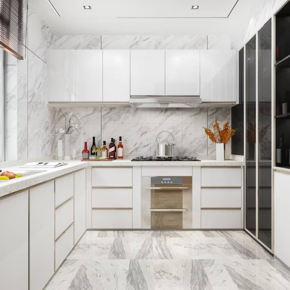 cozinha planejada com bancada de mármore