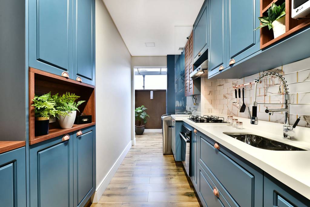 cozinha provençal com ilha moderna