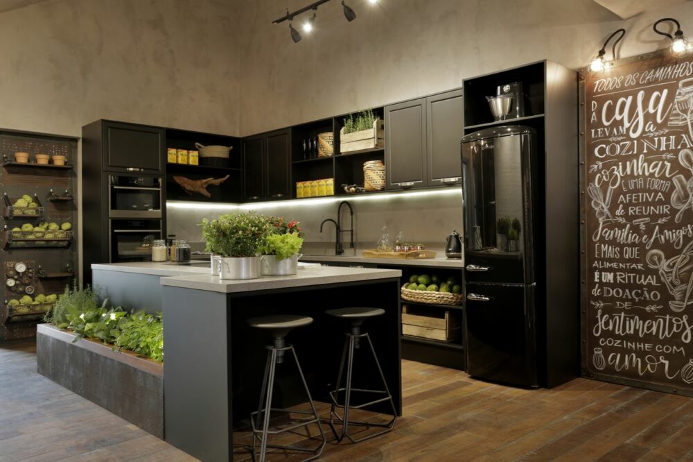 cozinha industrial com tijolo aparente