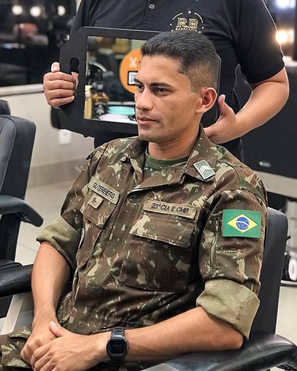 corte militar com máquina zero