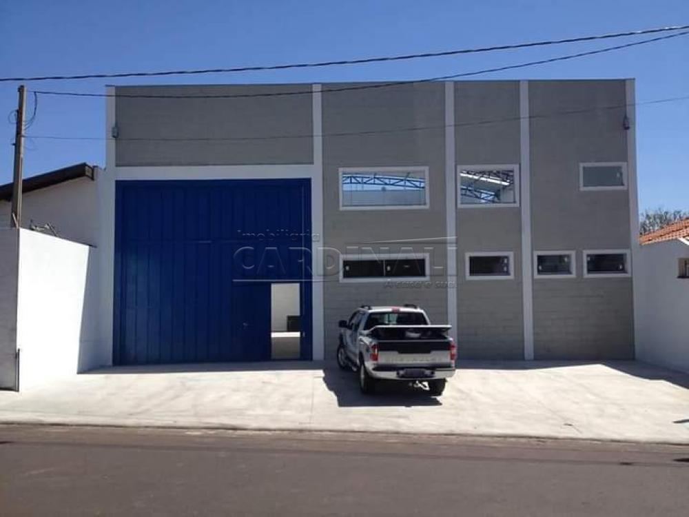 fachada com brises galpão