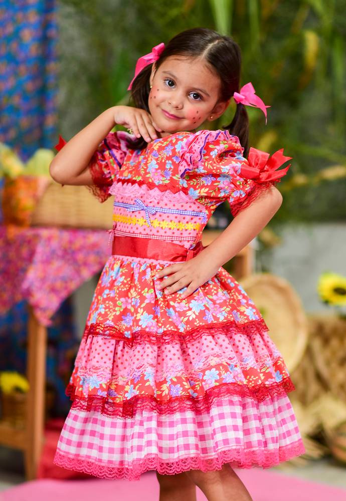 trajes caipiras para aniversário