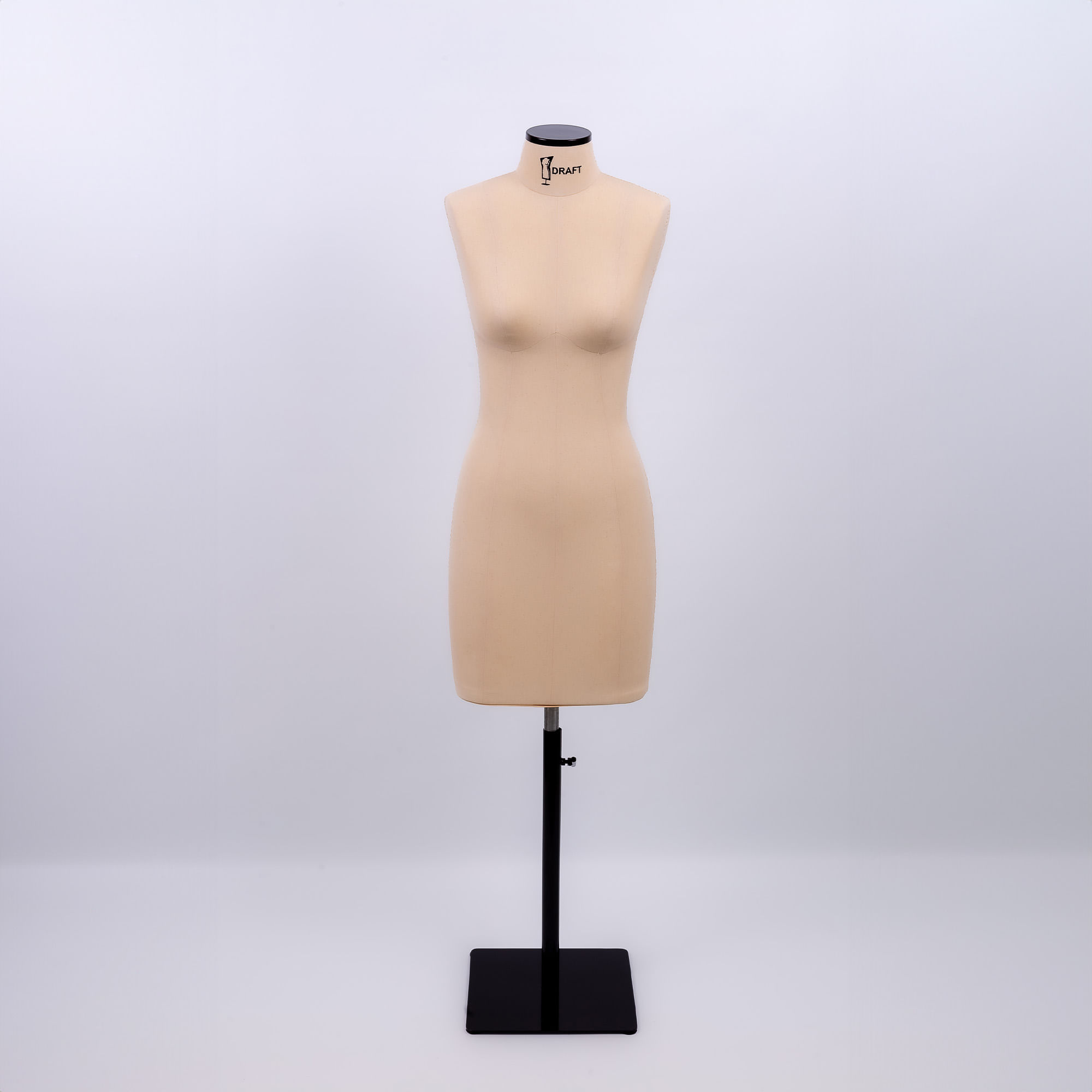 manequim feminino plus size
