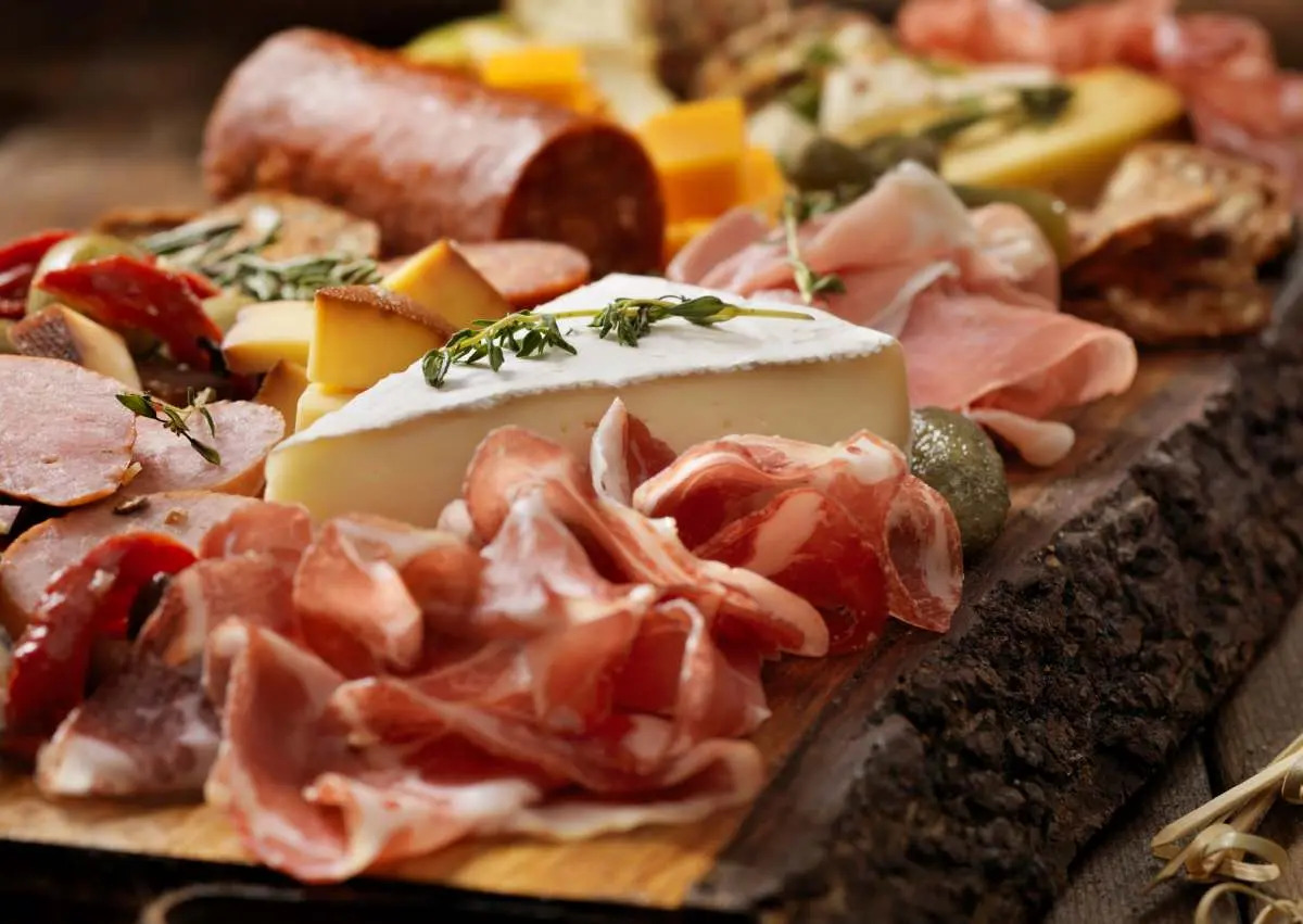 mesa de petiscos para vinho