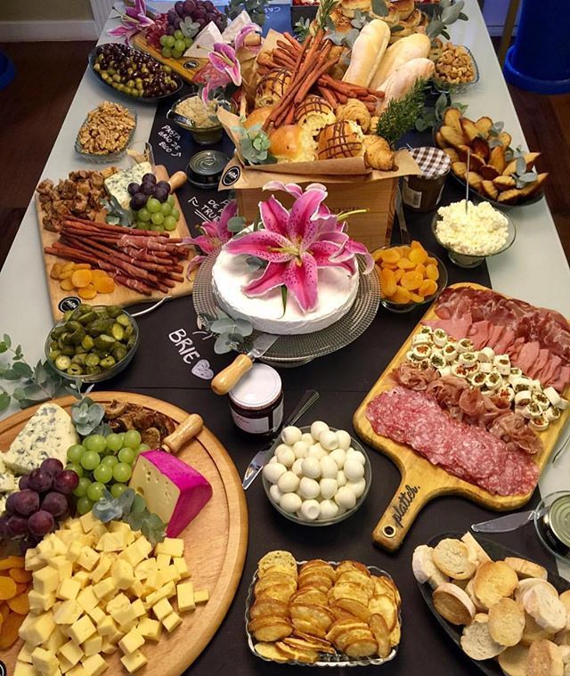 mesa de petiscos para aniversário