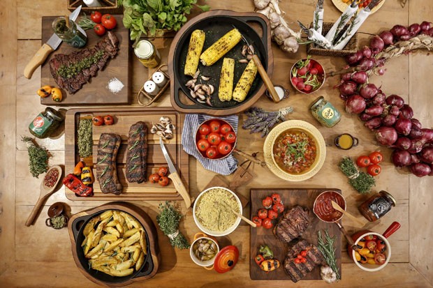 mesa posta para receber amigos