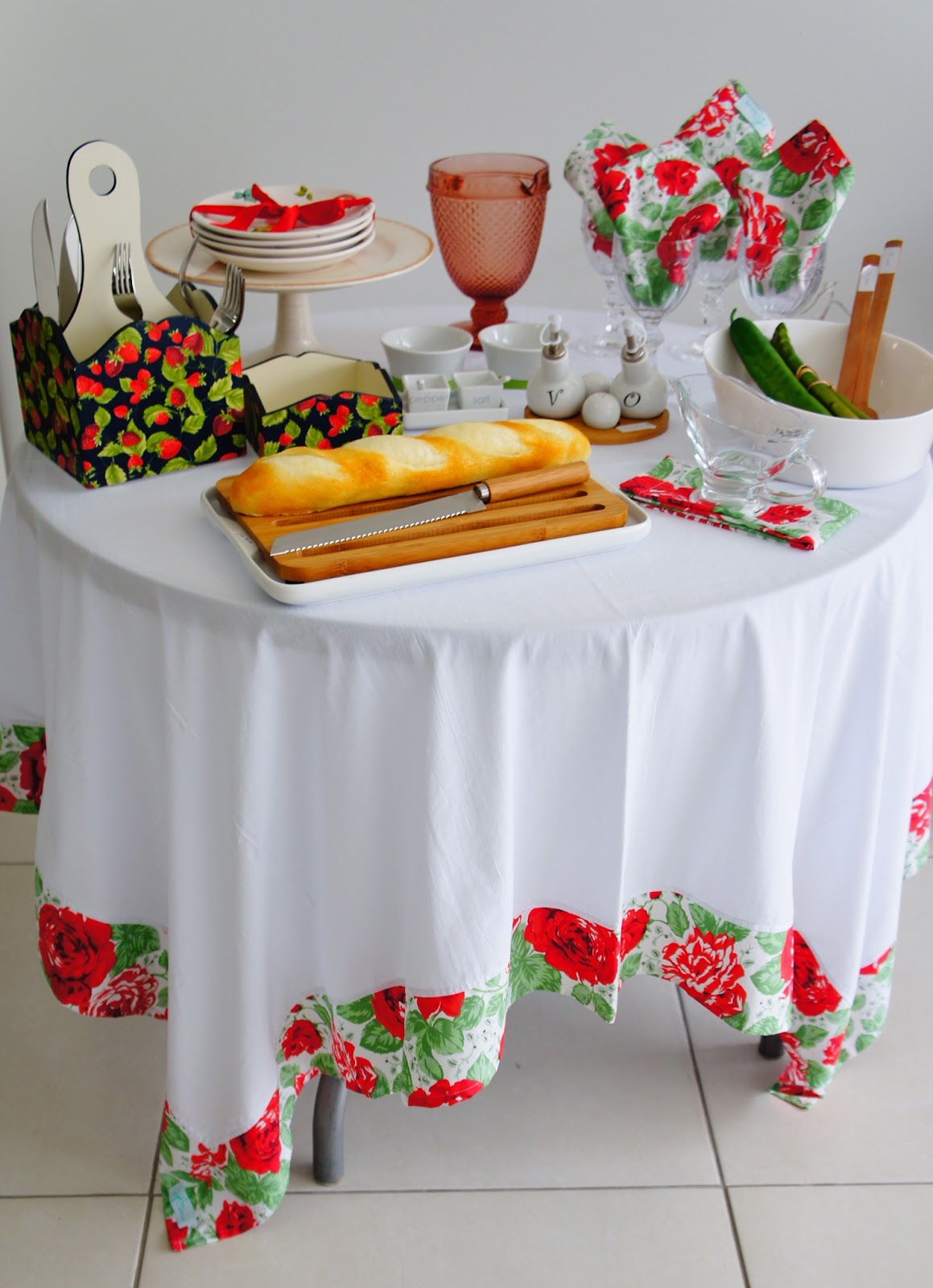 mesa posta para receber amigos