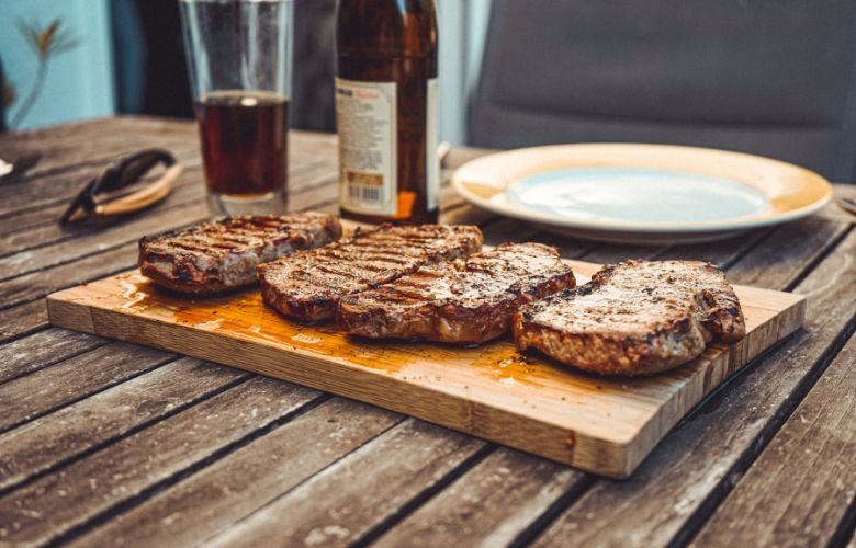 como arrumar mesa de churrasco