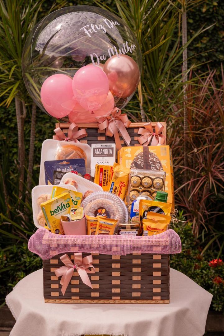cesta de aniversário criativa