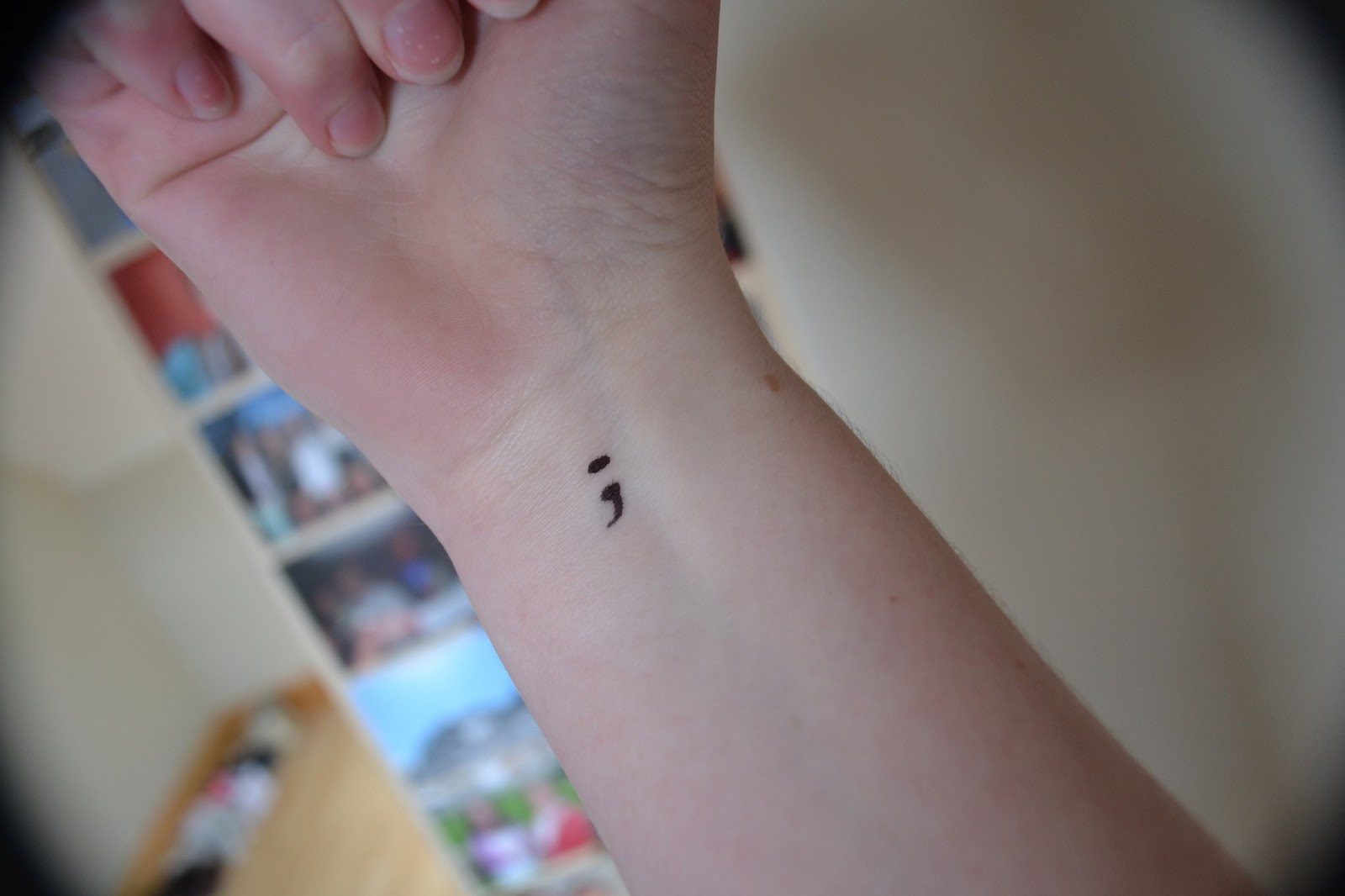 origem tatuagem ponto e vírgula