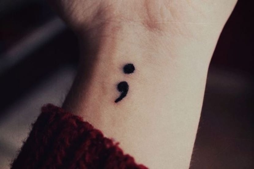 tatuagem ponto e vírgula CVV