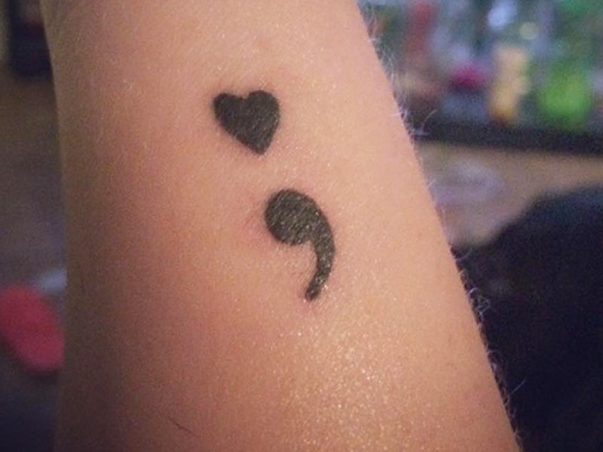 setembro amarelo tatuagem ponto e vírgula