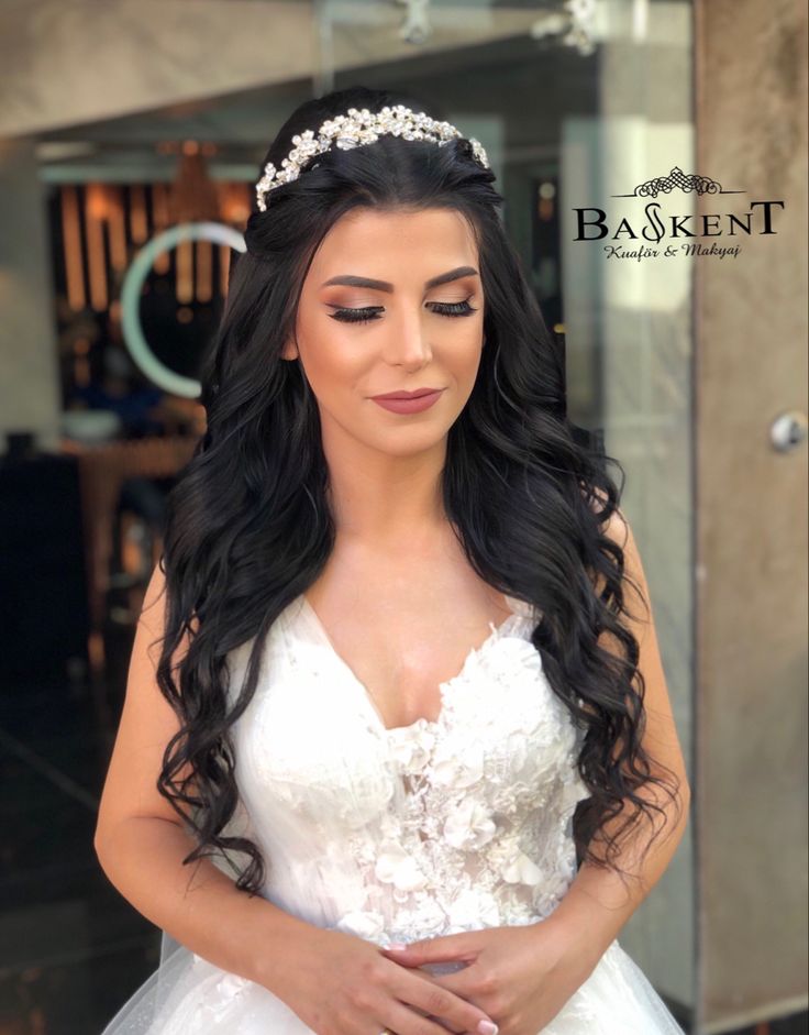 tendência penteado noiva 2026 tiara