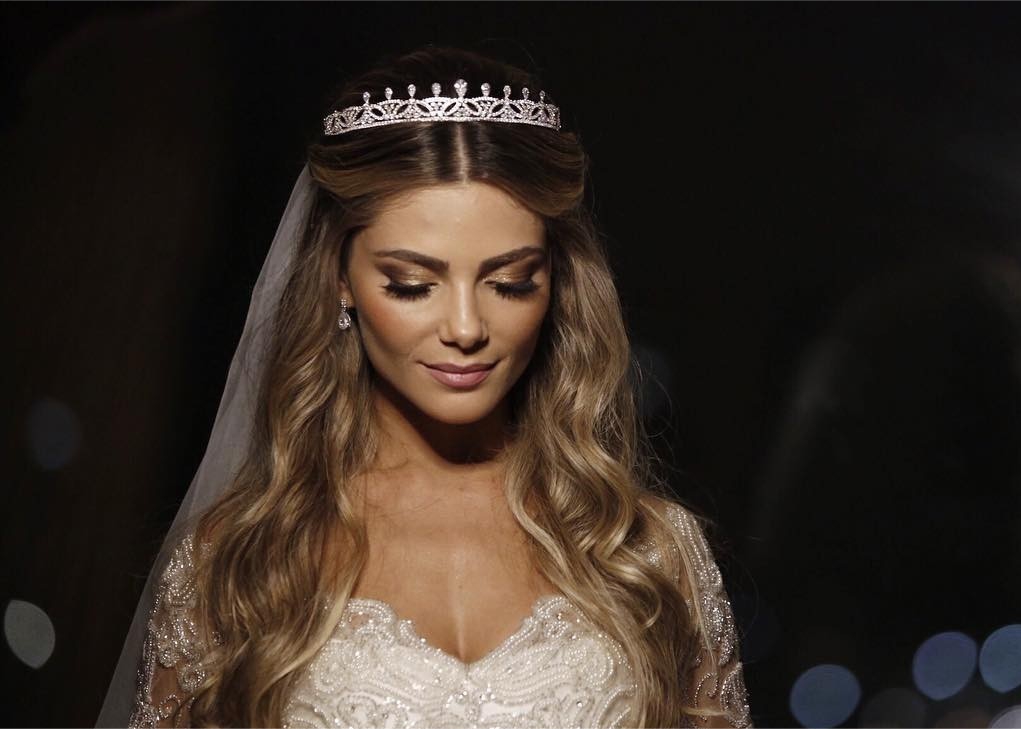 tendência penteado noiva 2026 tiara